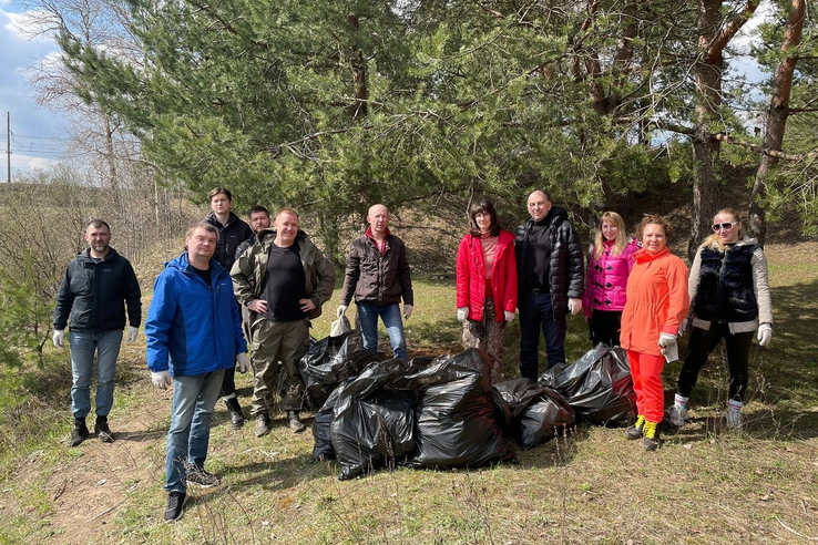 Больше 10 кубометров мусора собрала экомилиция возле карьера в Павлово