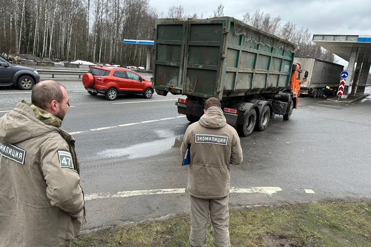 Экоинспекторы проводят рейд на Дороге жизни