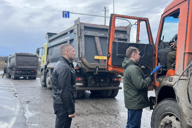 Изъяли — не пожалели. Попытка выдать мусор за грунт закончилась потерей грузовика