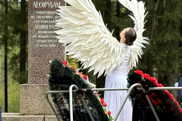 Им было от 14 до 16 лет, их было 10