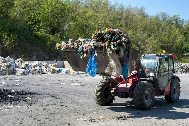 Депутаты Ленобласти предложили штрафовать за перевозку мусора без разрешения