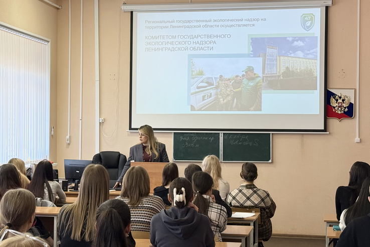 В Петровском колледже в преддверии выпуска прошла встреча председателя Комитета Эконадзора Рамилы Агаевой и студентов - будущих экологов и юристов.