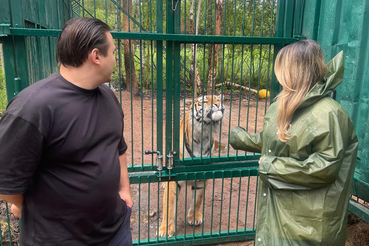 Рамила Агаева посетила «Дом Тигра» в Ленобласти