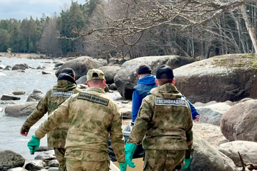 200 человек от Правительства Ленинградской области вышли на субботник на побережье Финского залива
